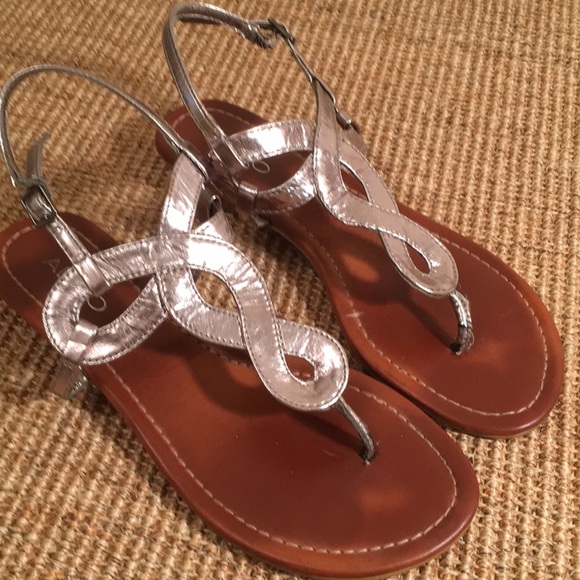 Aldo platinum sandal with 1” heel size 7 - Picture 3 of 8